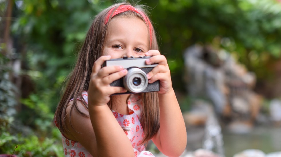 Free events July young girl with camera